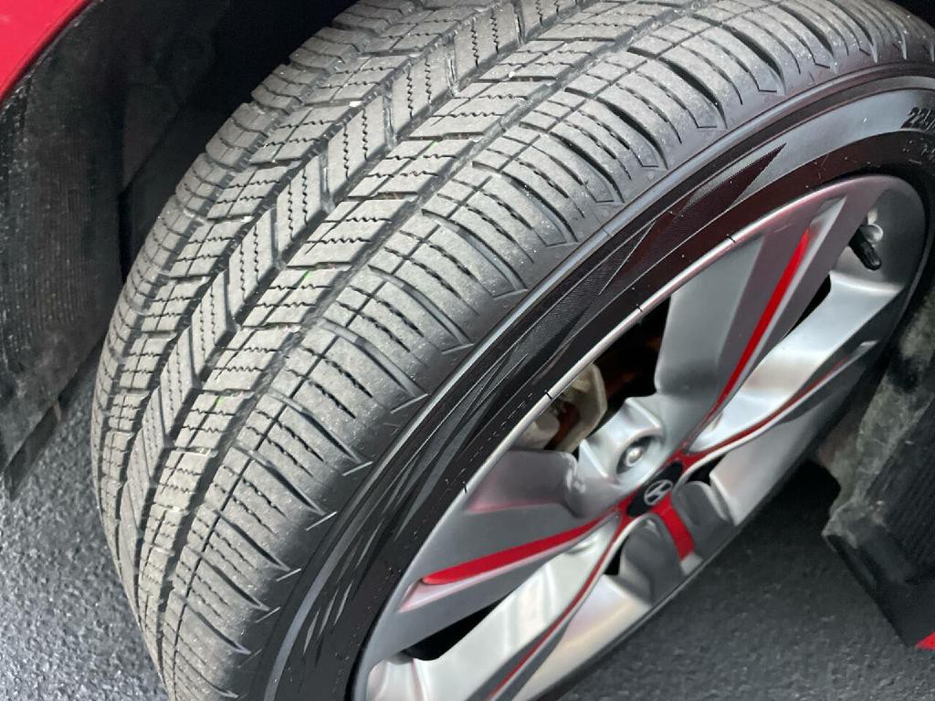 2017 Hyundai Veloster Image 32