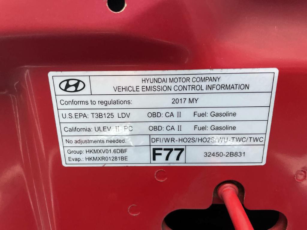 2017 Hyundai Veloster Image 35