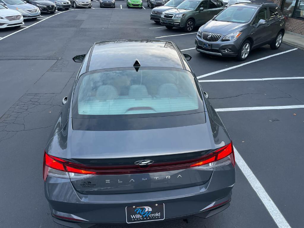 2023 Hyundai Elantra Image 9