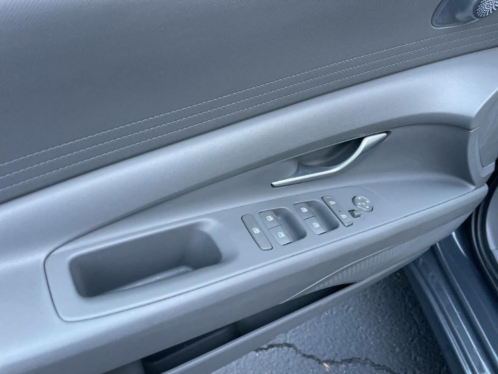 2023 Hyundai Elantra Image 11