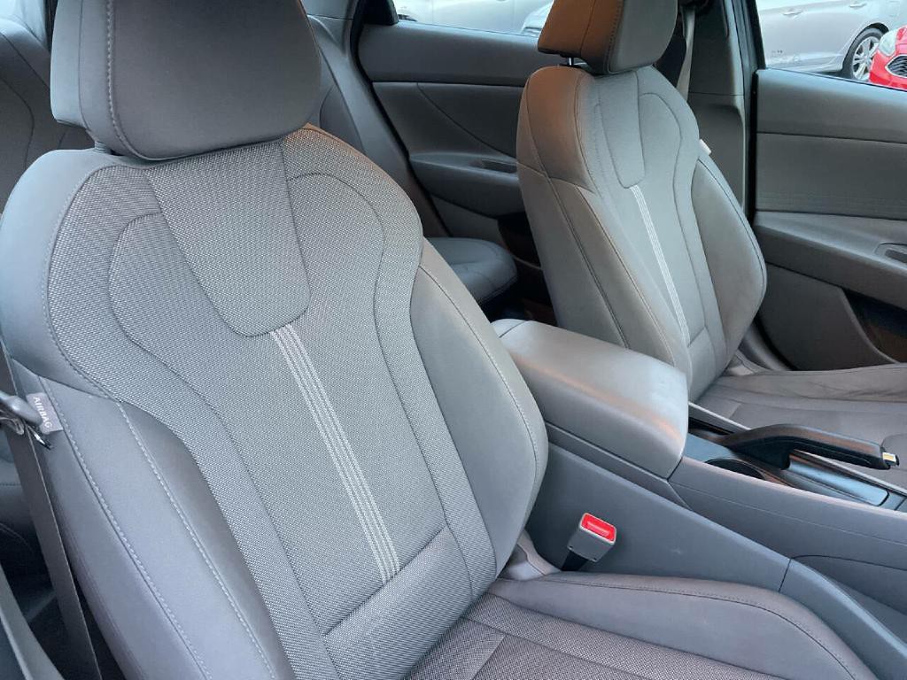 2023 Hyundai Elantra Image 28