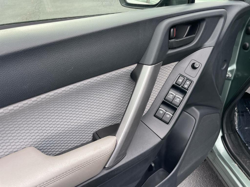 2017 Subaru Forester Image 12