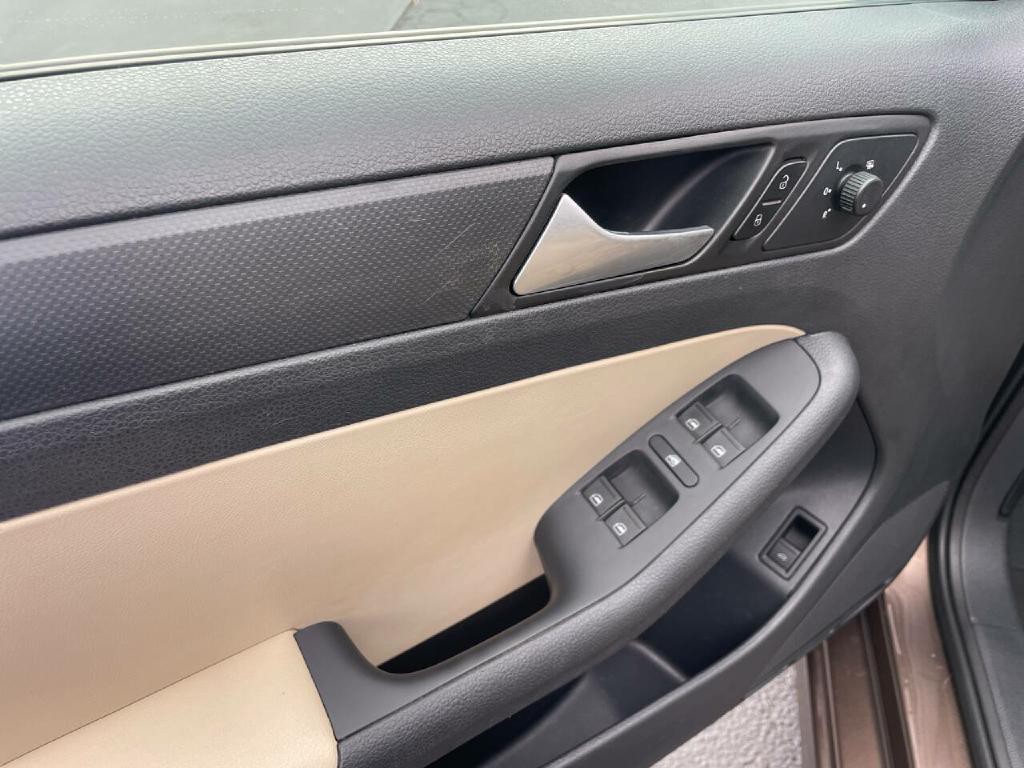 2014 Volkswagen Jetta Image 11