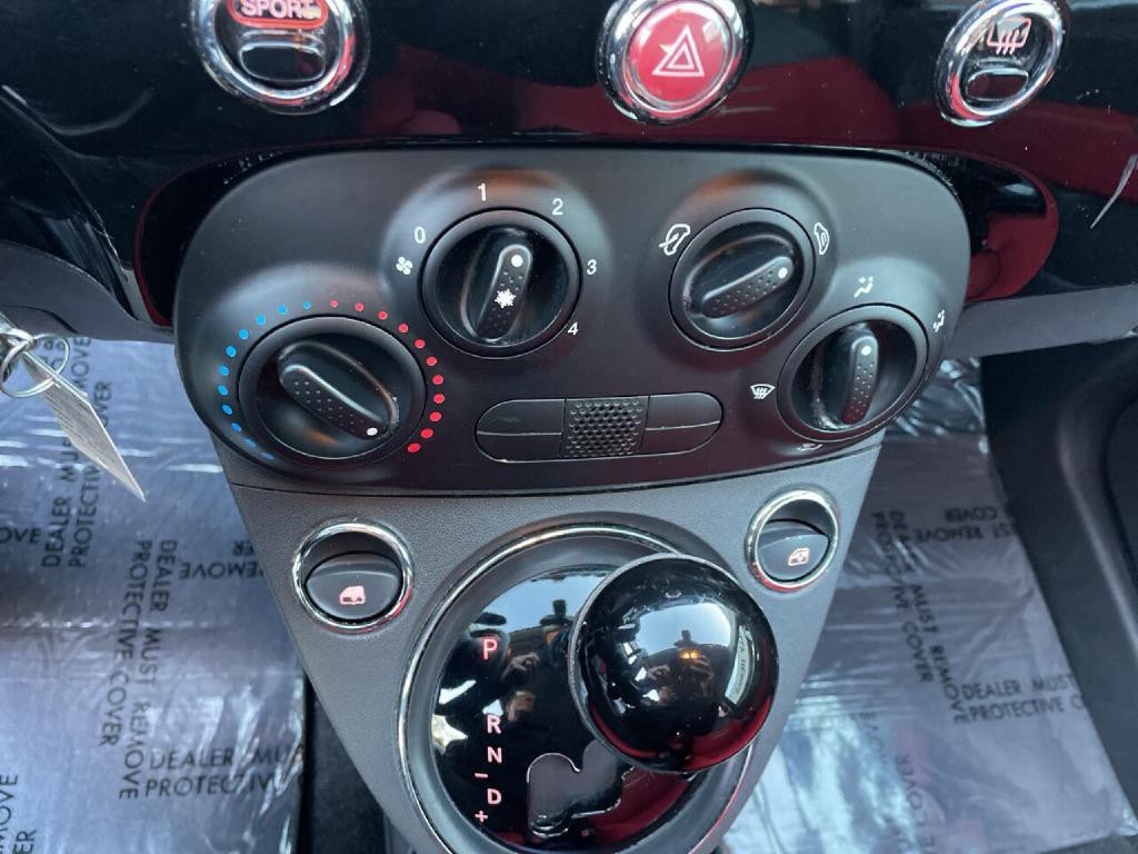2016 FIAT 500 Image 16