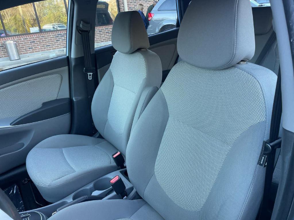 2014 Hyundai Accent Image 13