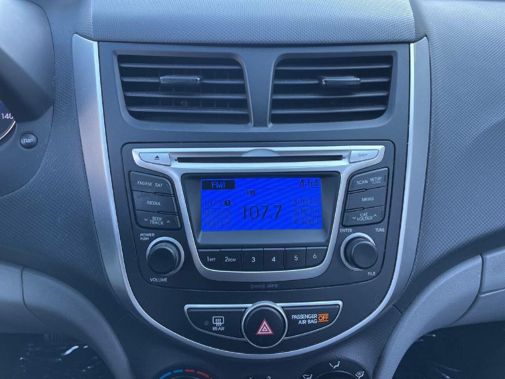 2014 Hyundai Accent Image 16