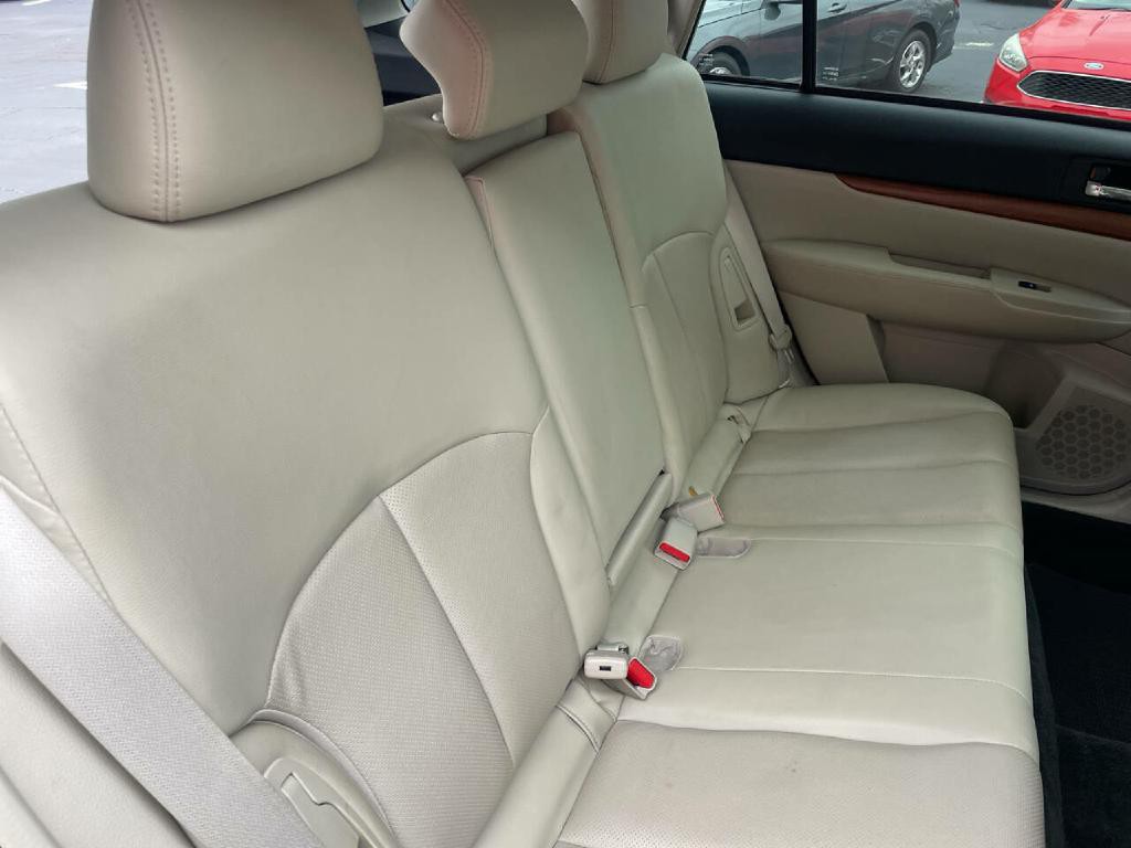 2013 Subaru Outback Image 25
