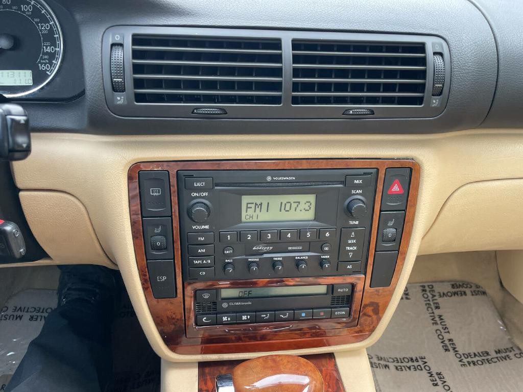 2003 Volkswagen Passat Image 15