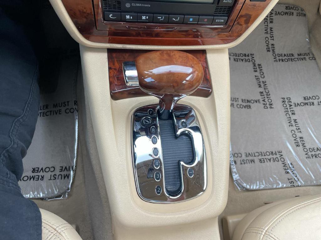 2003 Volkswagen Passat Image 16