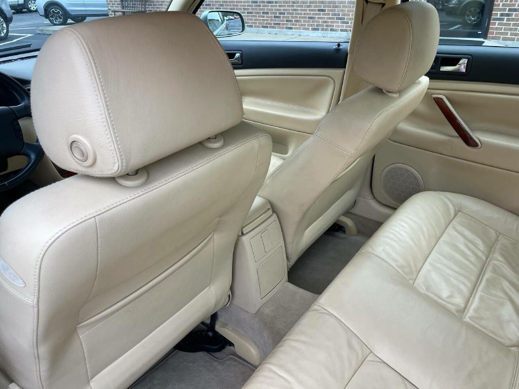 2003 Volkswagen Passat Image 21