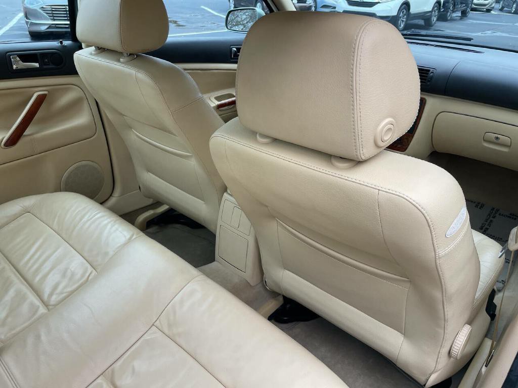2003 Volkswagen Passat Image 23
