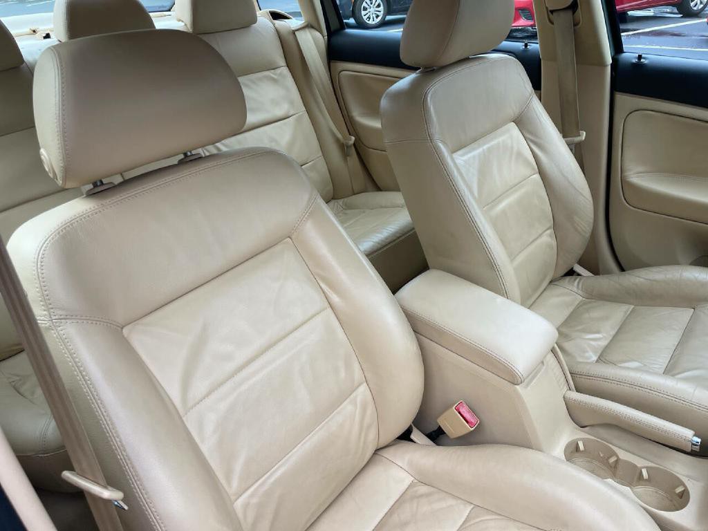 2003 Volkswagen Passat Image 24