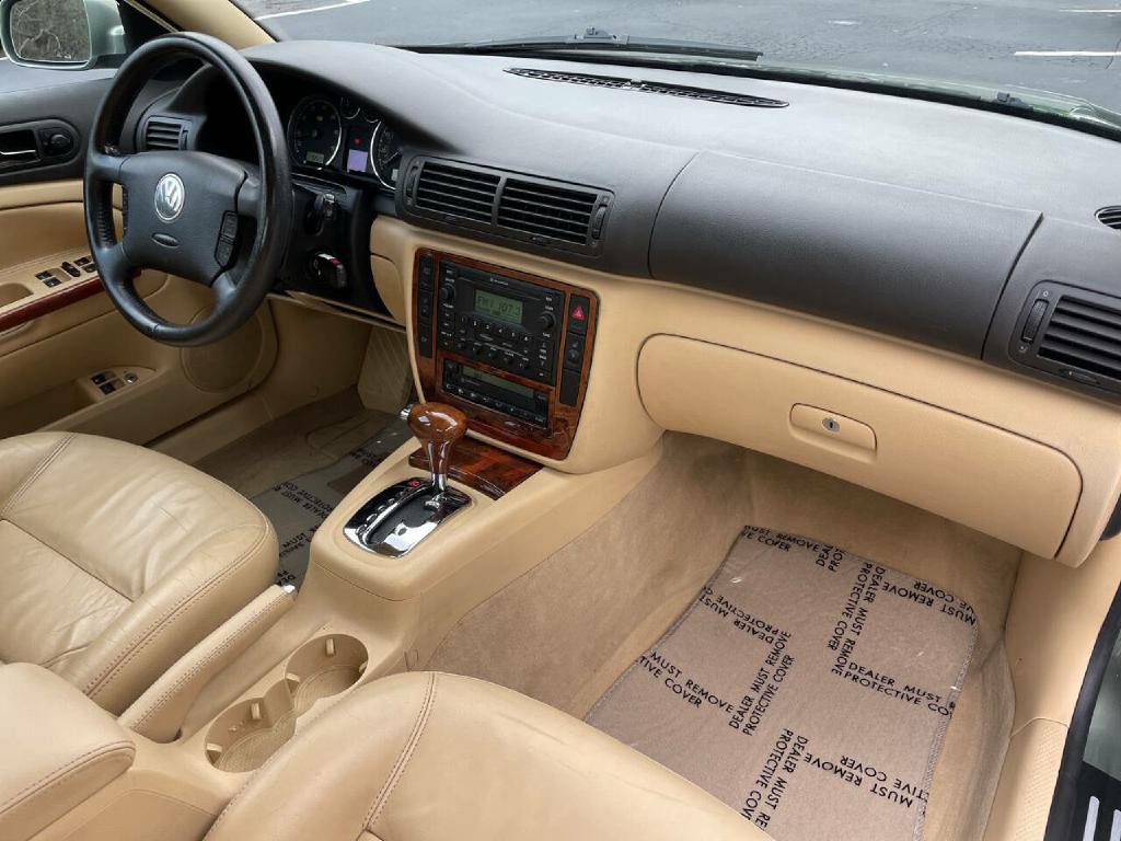 2003 Volkswagen Passat Image 25