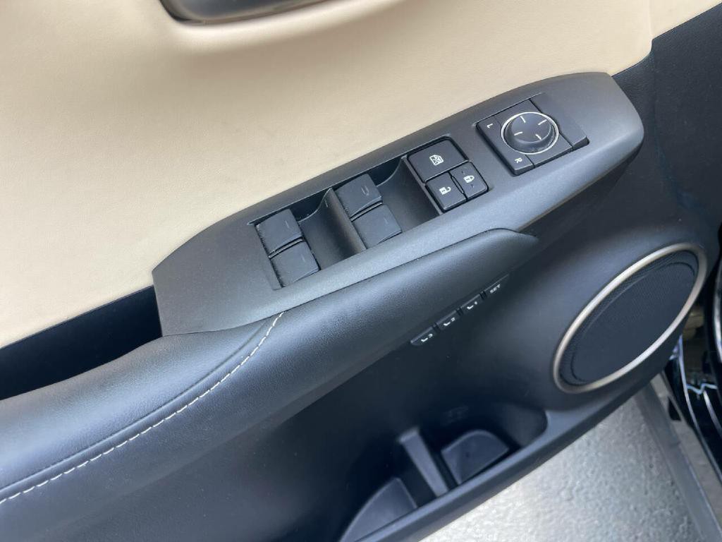 2015 Lexus NX 200t Image 11