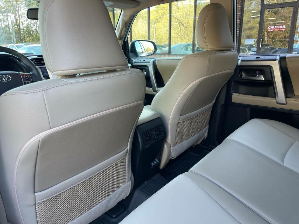 2021 Toyota 4Runner Image 32