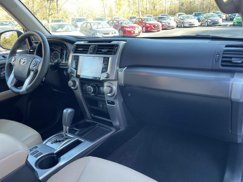 2021 Toyota 4Runner Image 38