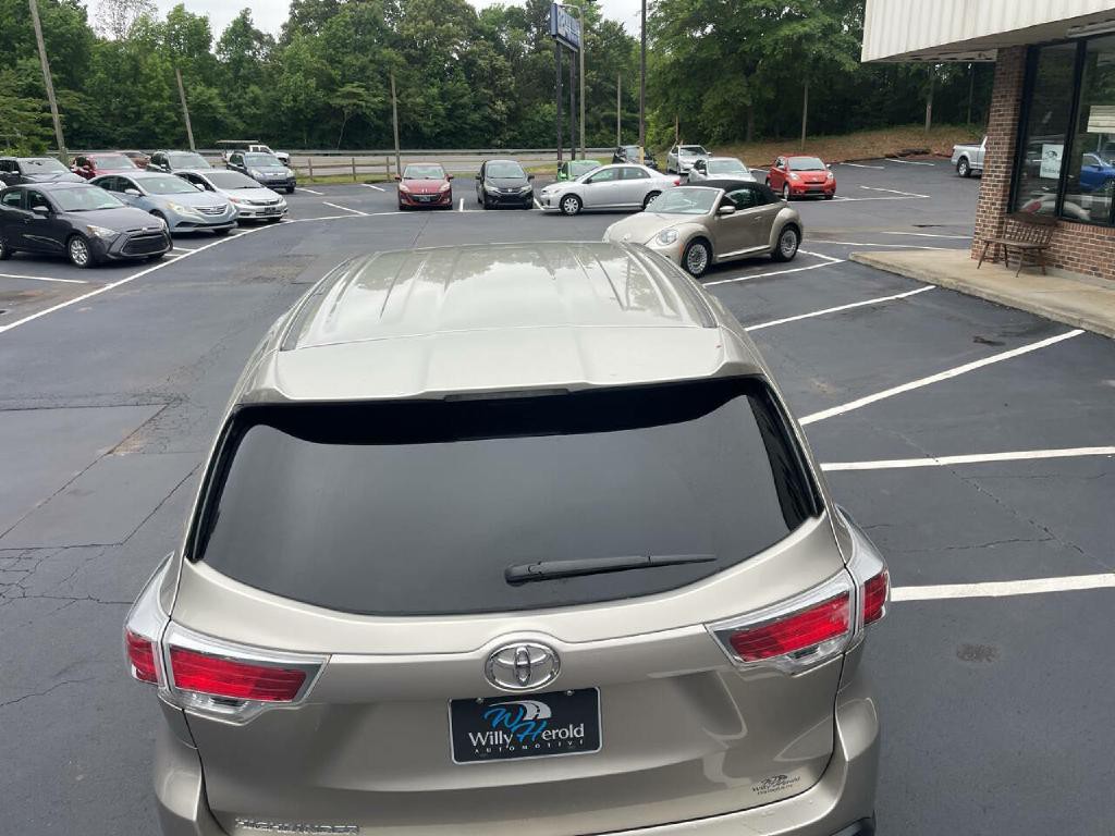 2016 Toyota Highlander Image 9