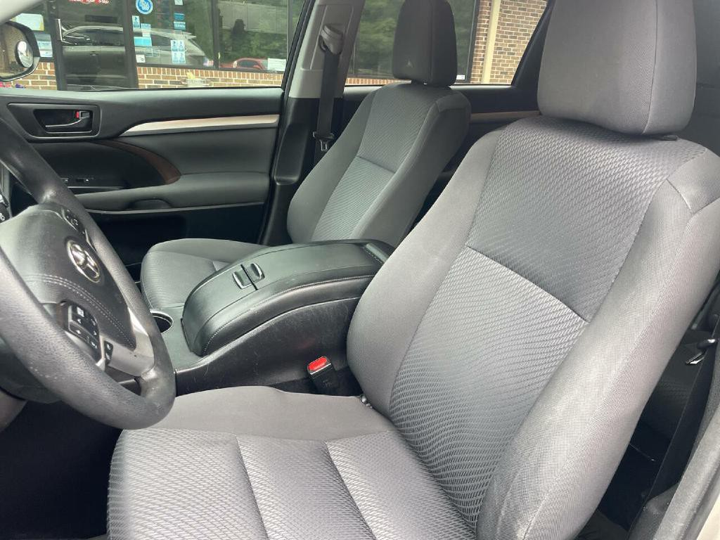 2016 Toyota Highlander Image 12