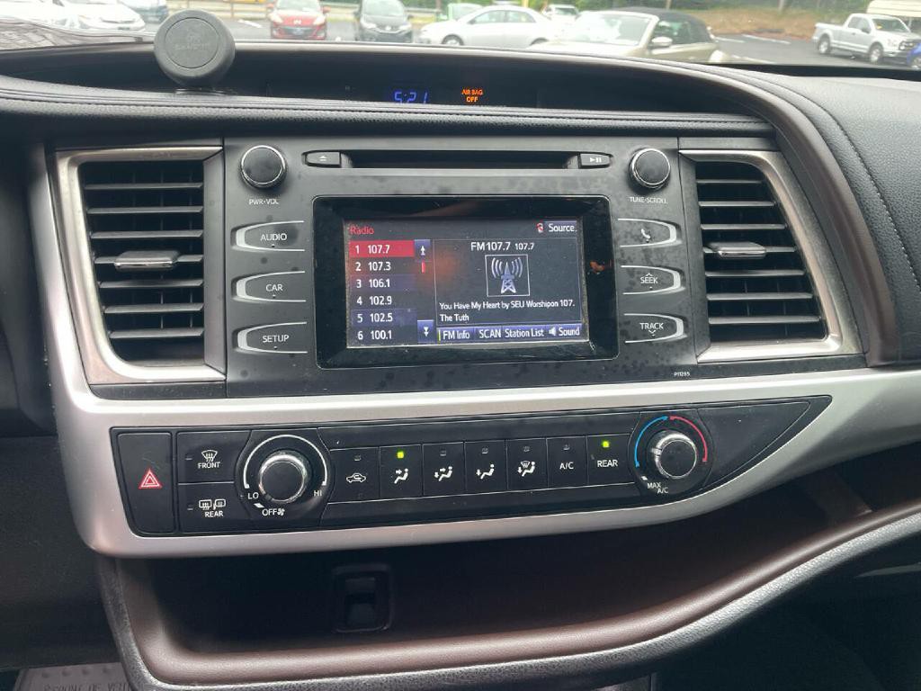 2016 Toyota Highlander Image 15