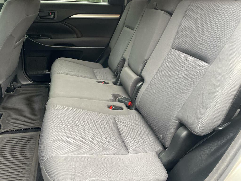 2016 Toyota Highlander Image 21