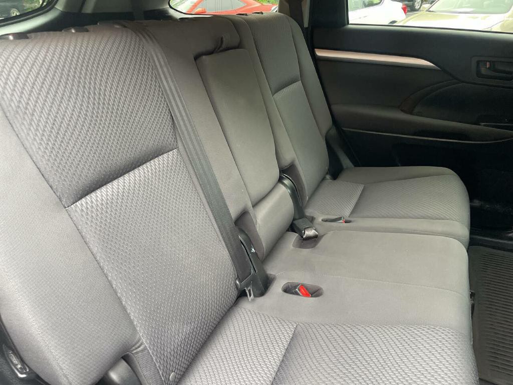 2016 Toyota Highlander Image 24