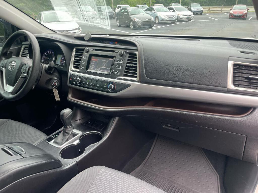 2016 Toyota Highlander Image 27