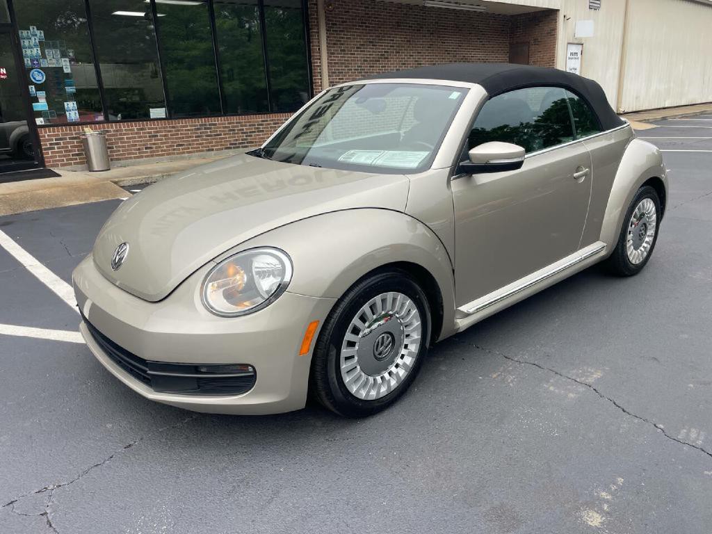 2016 Volkswagen Beetle Image 2