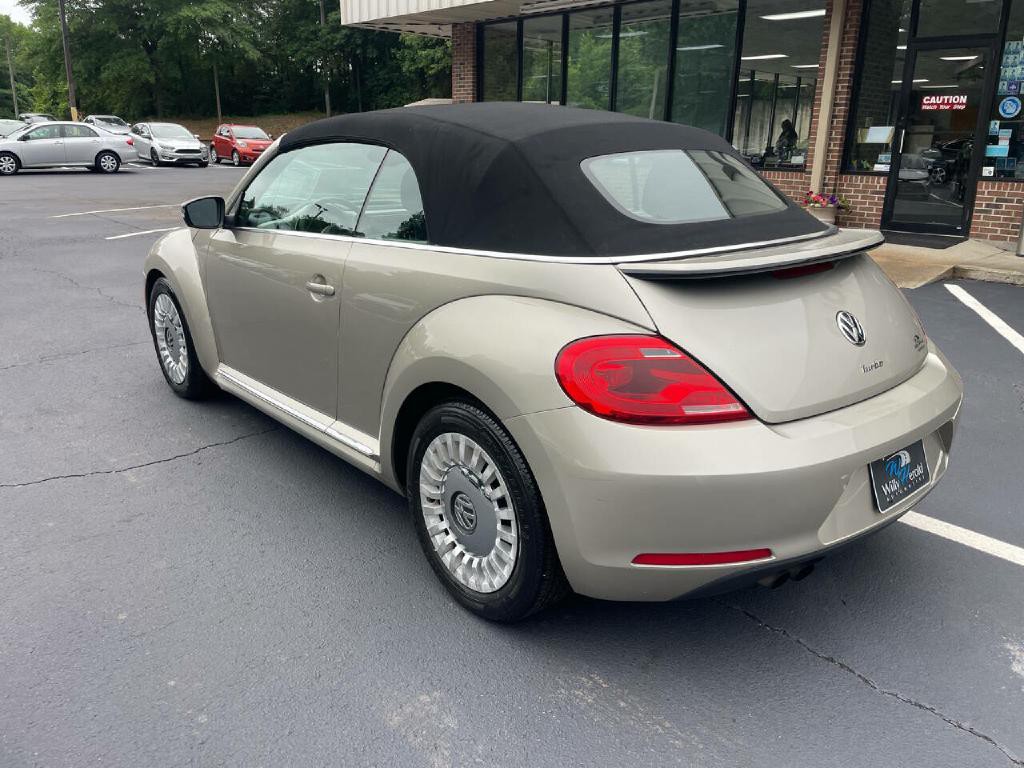 2016 Volkswagen Beetle Image 8
