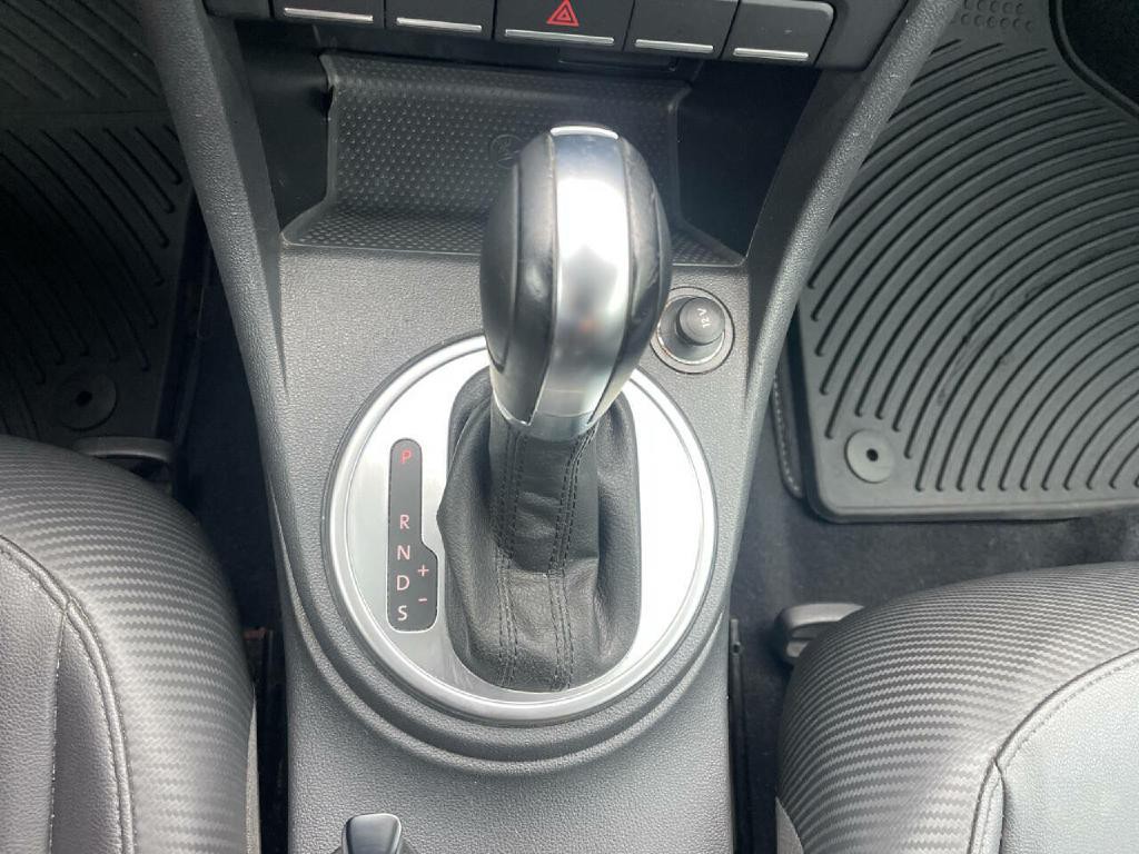 2016 Volkswagen Beetle Image 16