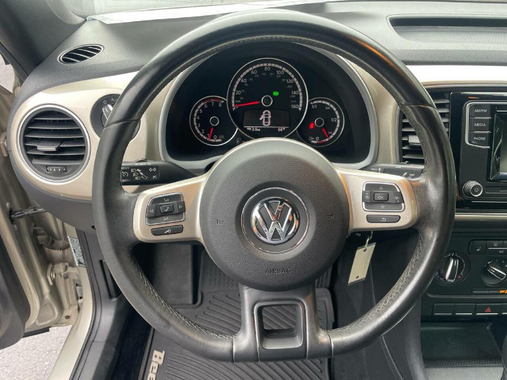 2016 Volkswagen Beetle Image 28