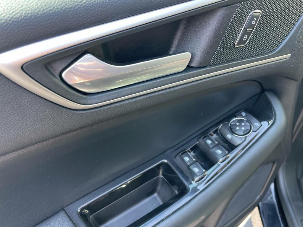 2019 Ford Edge Image 10