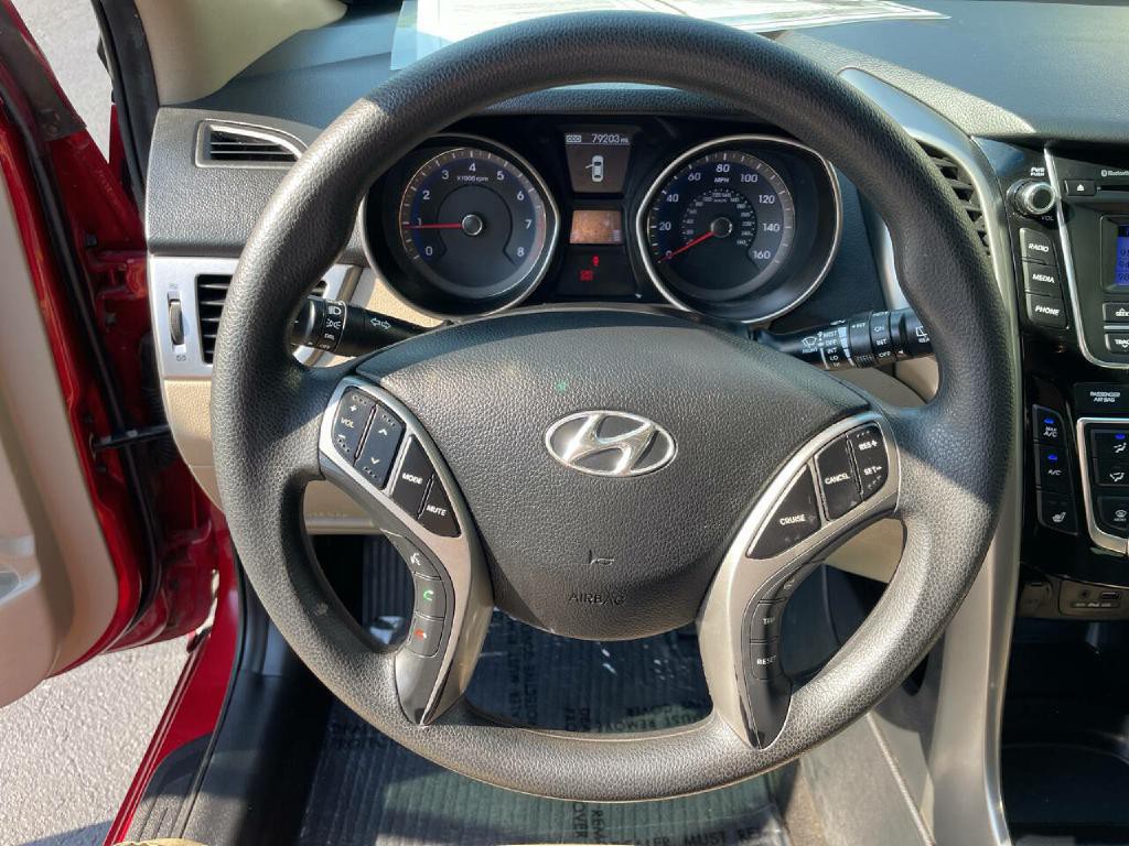 2016 Hyundai Elantra Image 11