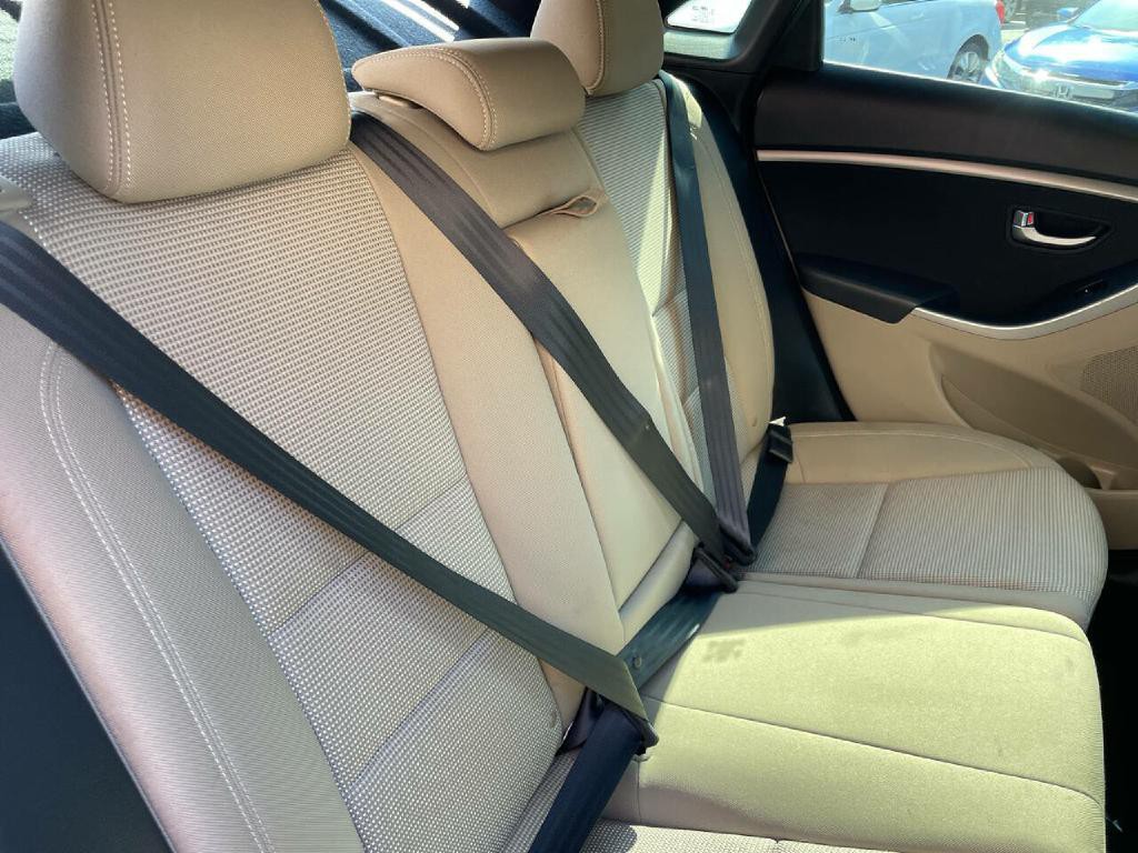 2016 Hyundai Elantra Image 21