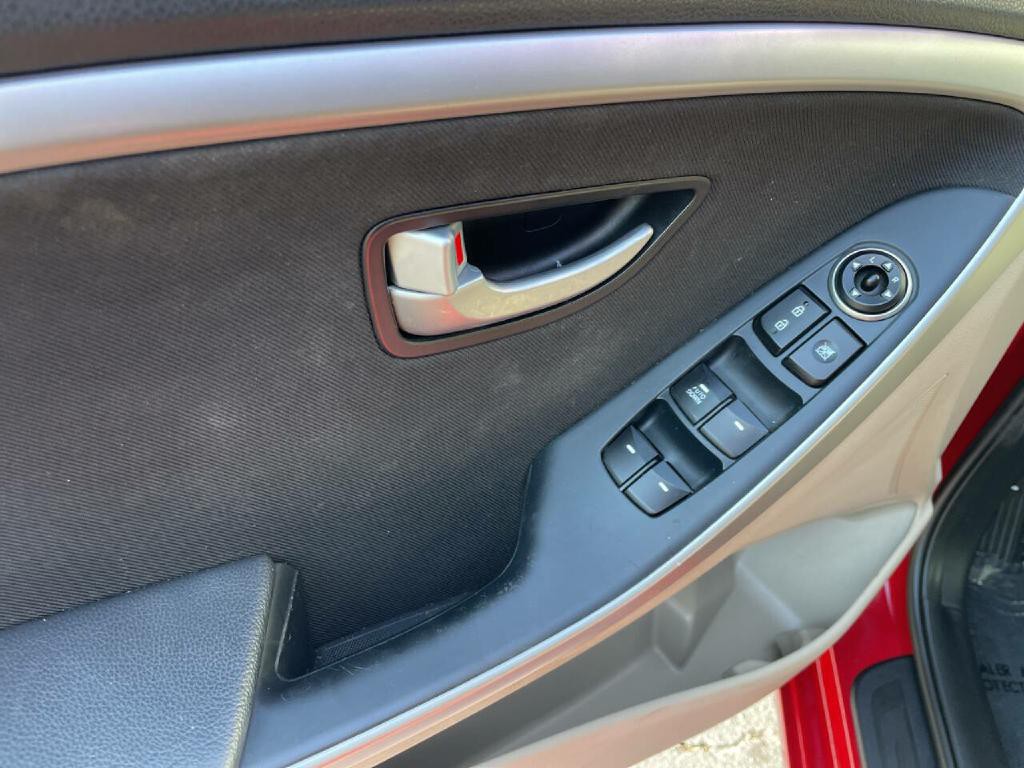 2016 Hyundai Elantra Image 31