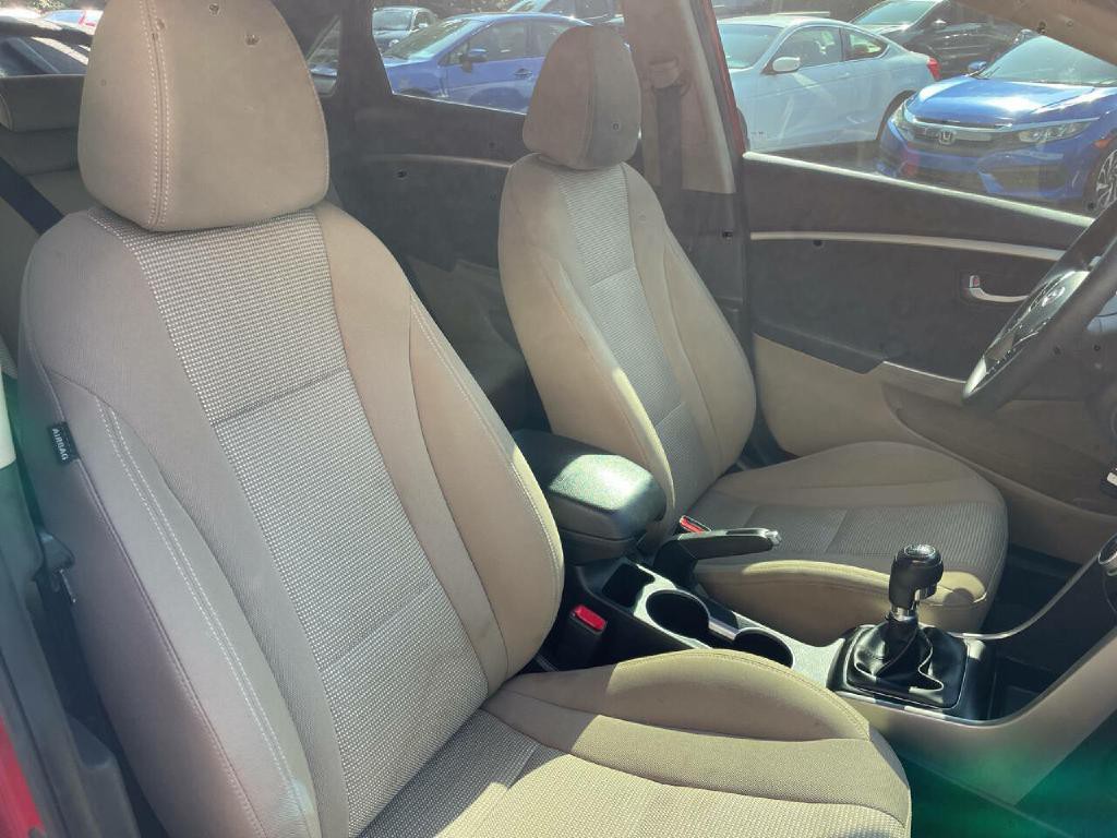 2016 Hyundai Elantra Image 32
