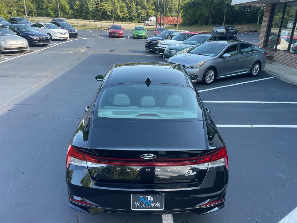 2022 Hyundai Elantra Image 9