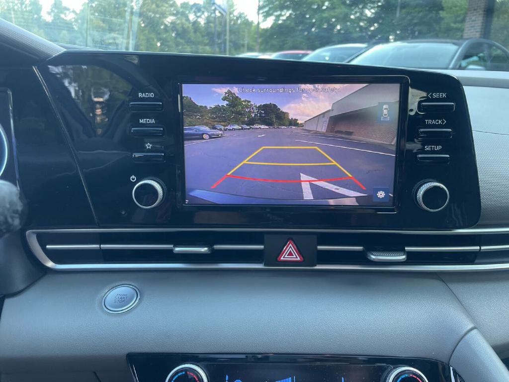 2022 Hyundai Elantra Image 16