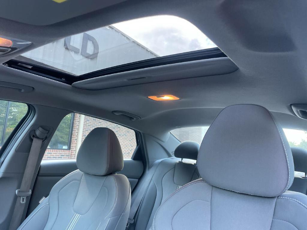 2022 Hyundai Elantra Image 19