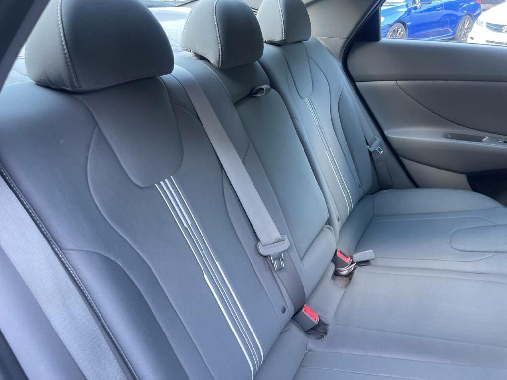 2022 Hyundai Elantra Image 27