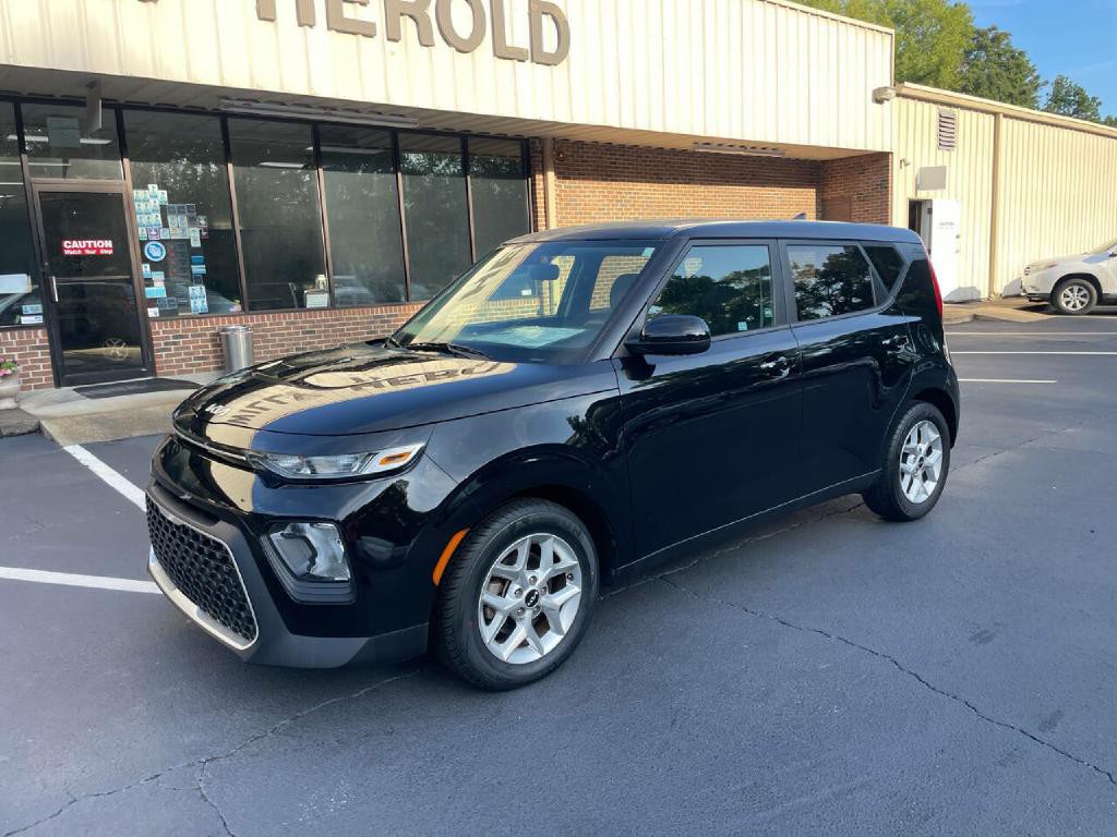2022 Kia Soul Image 2