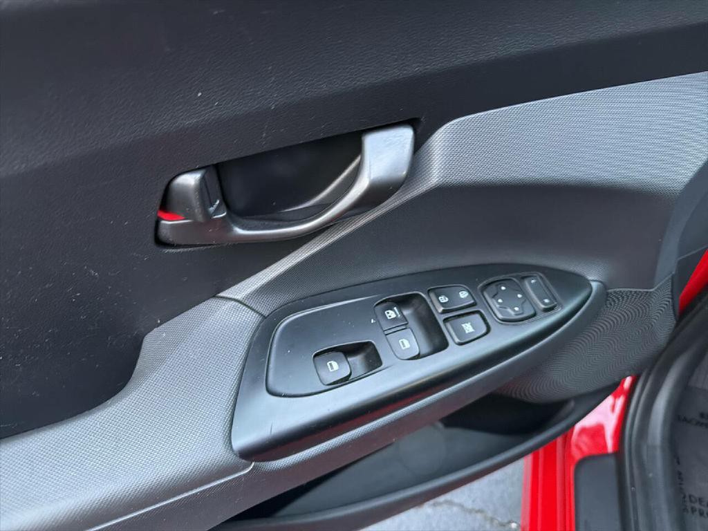 2020 Hyundai Veloster Image 11