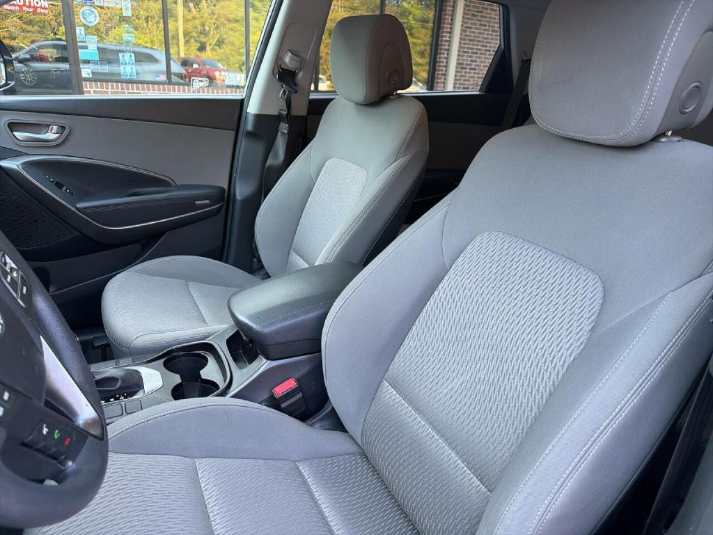 2017 Hyundai Santa Fe Image 12
