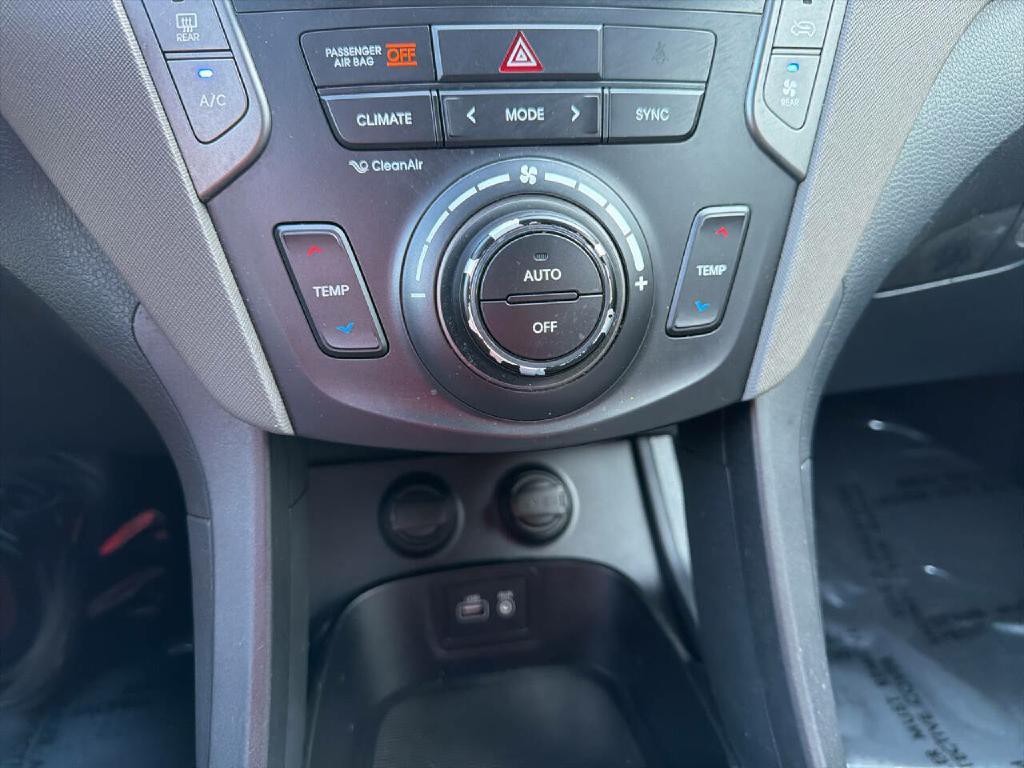 2017 Hyundai Santa Fe Image 18