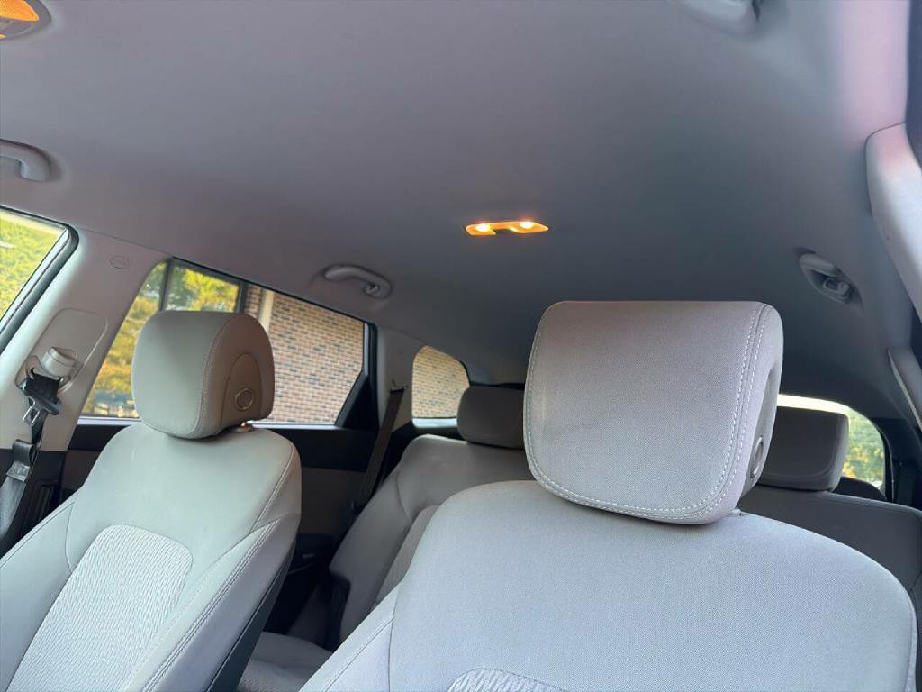 2017 Hyundai Santa Fe Image 20