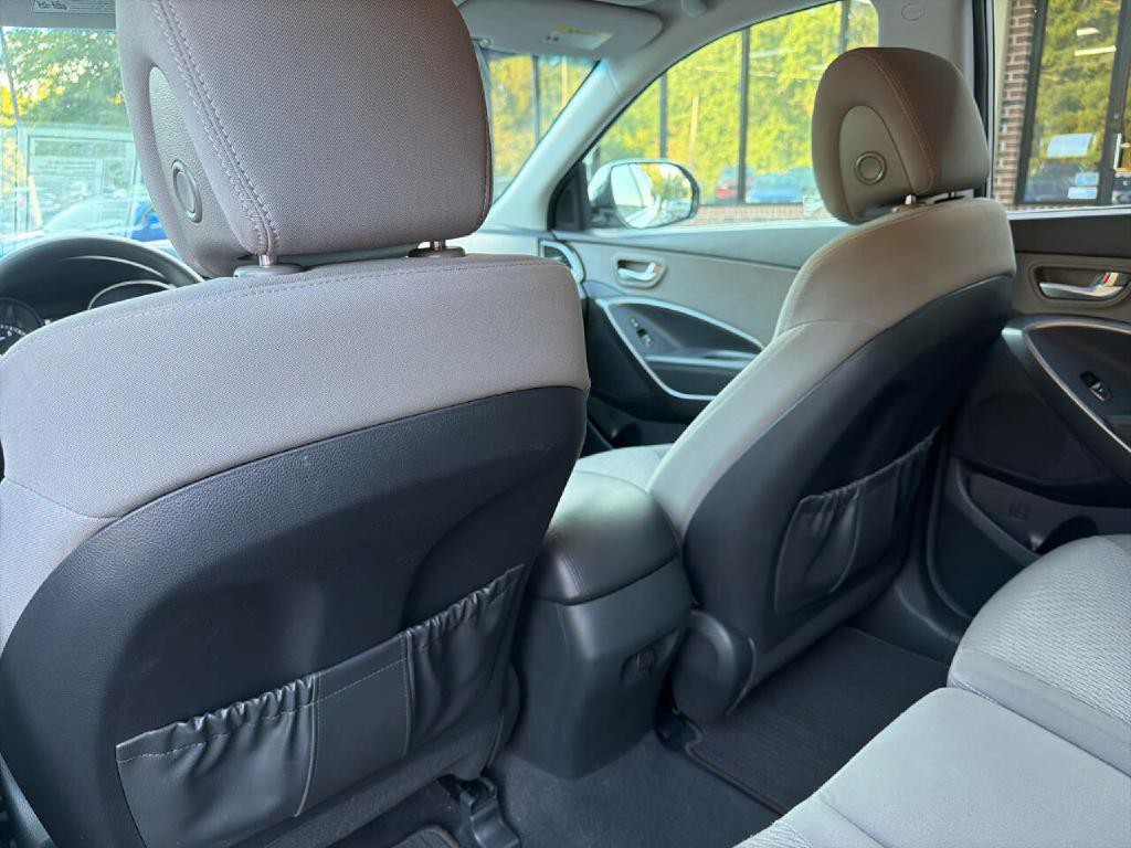 2017 Hyundai Santa Fe Image 23