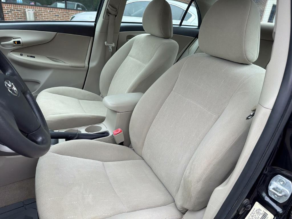 2013 Toyota Corolla Image 12