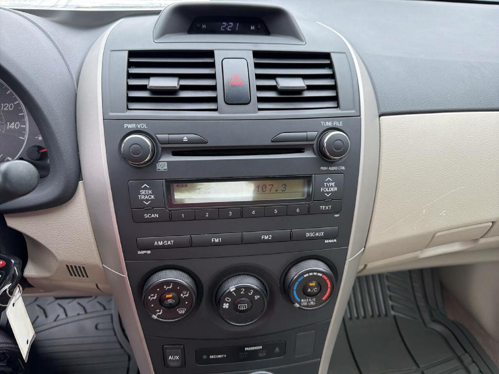 2013 Toyota Corolla Image 15