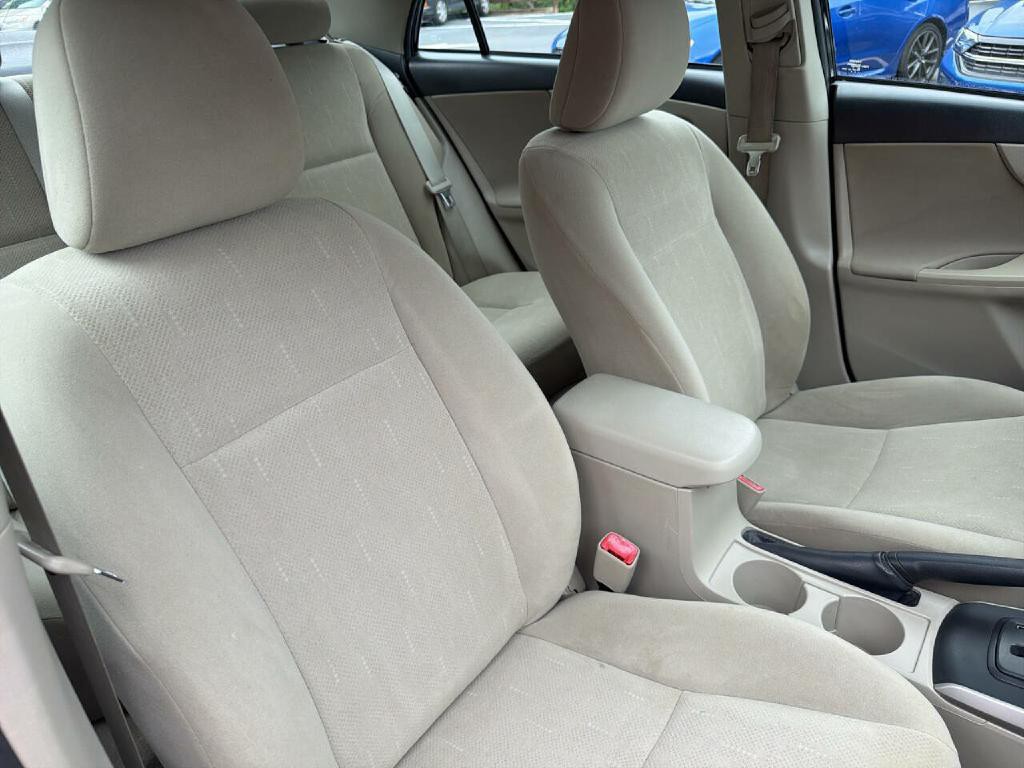 2013 Toyota Corolla Image 24