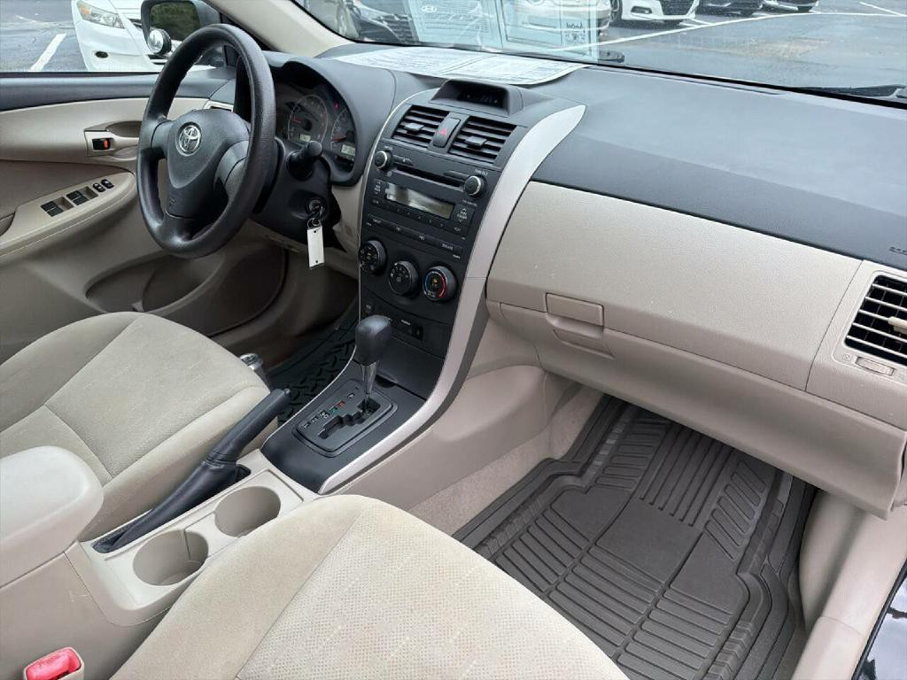 2013 Toyota Corolla Image 25