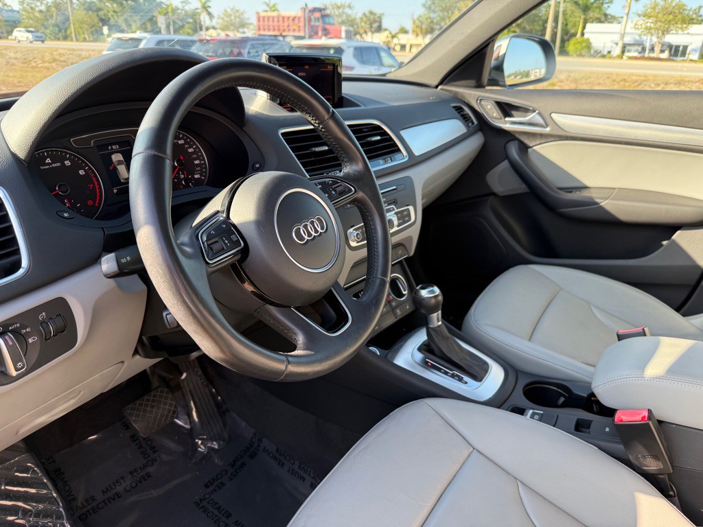 2016 Audi Q3 Image 12